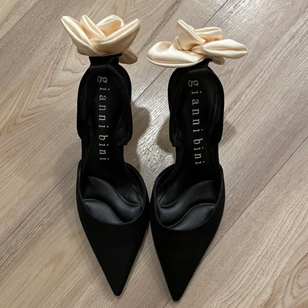 Gianni Bini The Malone Satin Flower Halter Back Pumps Black Cream Flower Size 6